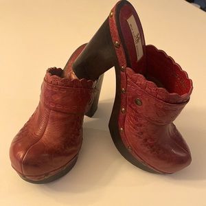Mia Limited Edition Clogs Size 6